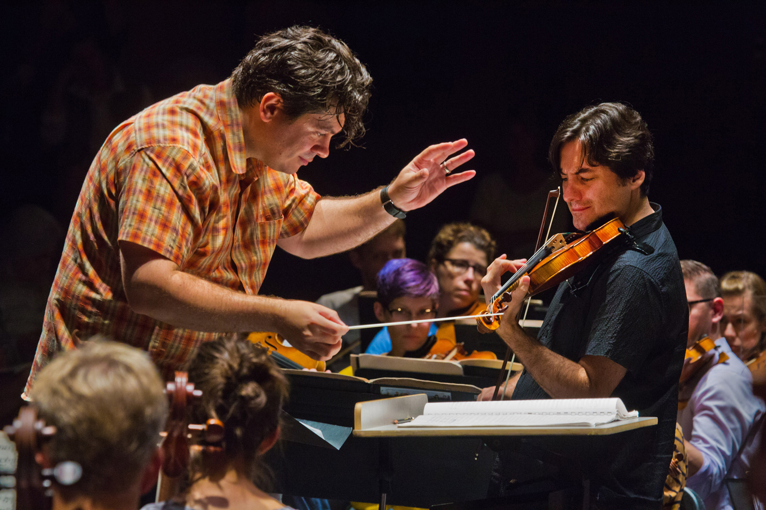 Cristi and violinist Philippe Quint in rehearsal for Bolcom's Violin Concerto.