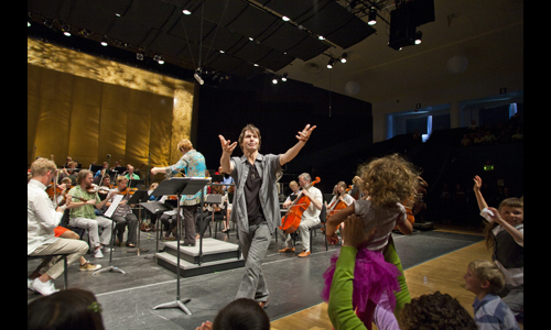 Composer Greg Smith gets the audience up on its feet during the Free Family Concert. Photo: rr jones
