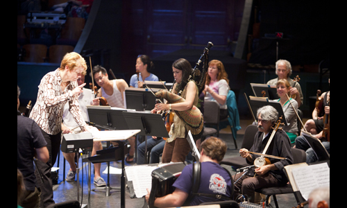 Marin Alsop and the Festival Orchestra rehearse with Rose of the Winds soloists Cristina Pato, Kayhan Kalhor, Michael Ward-Bergeman and David Krakauer. Photo: rr jones
