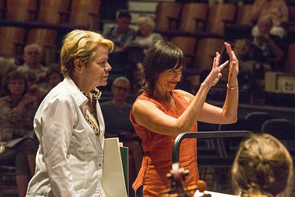 Marin Alsop introduces a Festival newcomer, Mexican composer Ana Lara, to the Festival Orchestra. Photo by rr jones.