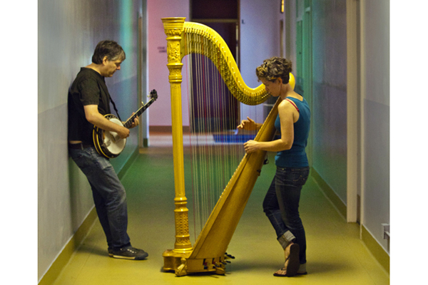 Bela Fleck and Festival Harpist Nuiko Wadden jam in the halls of the Santa Cruz Civic Auditorium. Photo by rr jones.